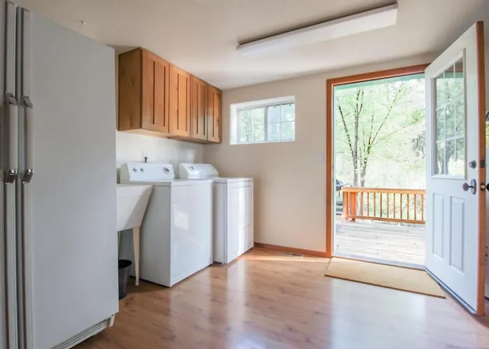 Holiday home Billy Creek Luxury On The Creek - Sleeps 18!