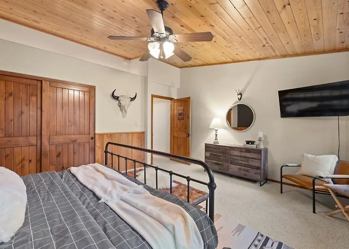 Holiday home Billy Creek Luxury On The Creek - Sleeps 18!