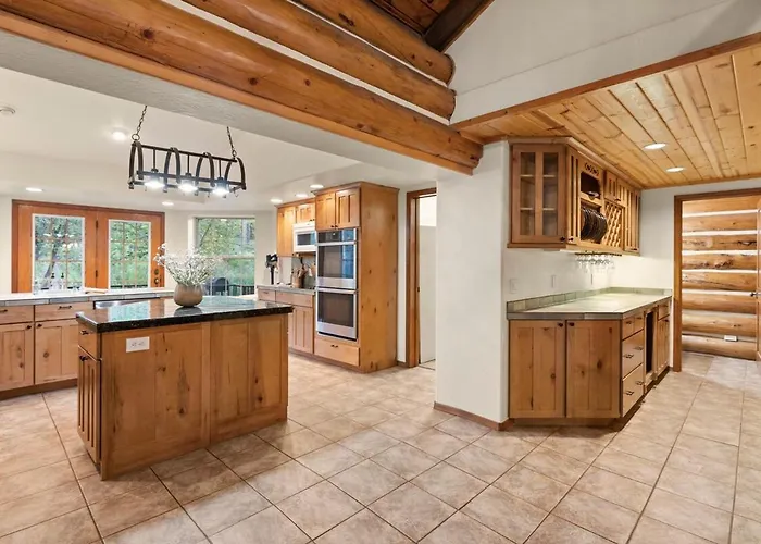Billy Creek Luxury On The Creek - Sleeps 18! Holiday home *