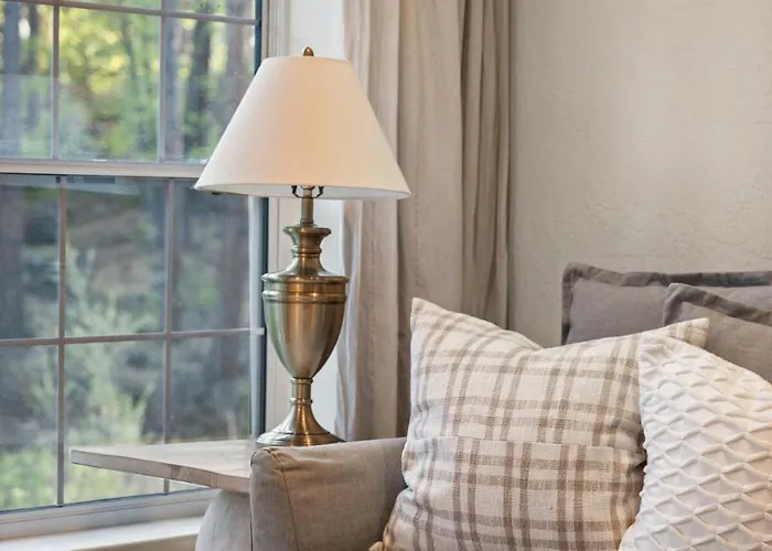 Billy Creek Luxury On The Creek - Sleeps 18!