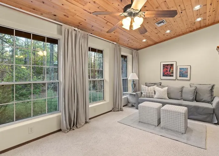 Billy Creek Luxury On The Creek - Sleeps 18! Holiday home