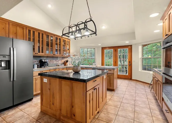 Holiday home Billy Creek Luxury On The Creek - Sleeps 18!